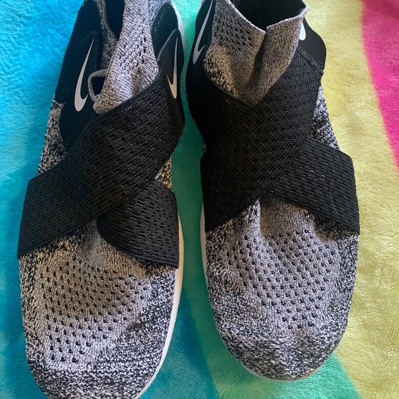 Nike Shoes - Nike Free RN boys size 6